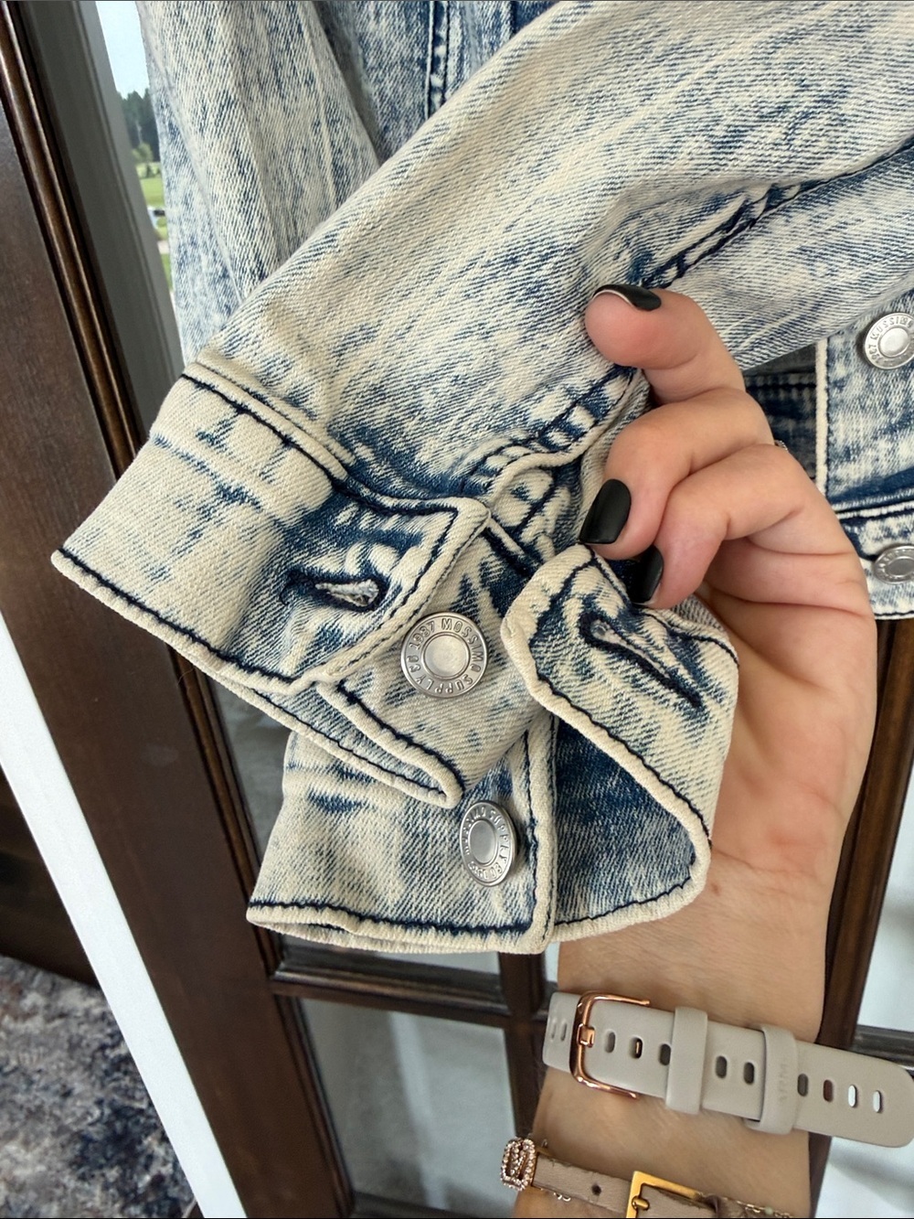 Mossimo Supply Co. Light Acid Wash Denim Jacket - Blue & White - Picture 3 of 6